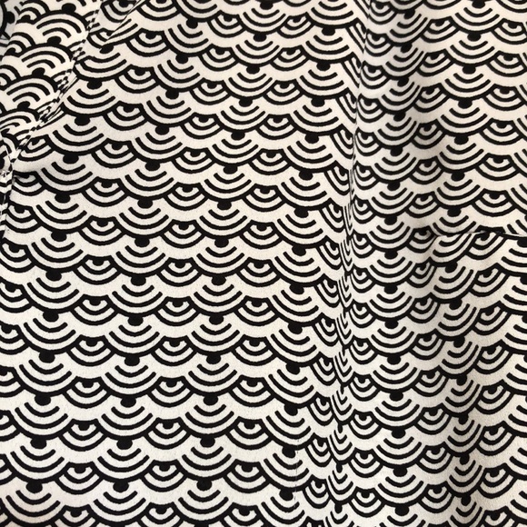 Black and White Blouse - Picture 2 of 3